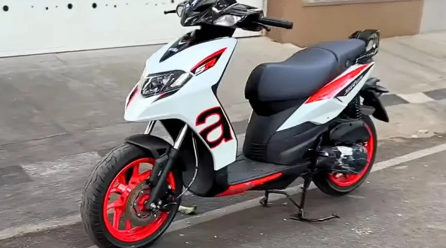Aprilia SR 175 front static.webp